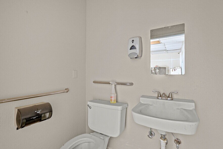 More Photos Of 9109 Dyer St, El Paso Storefront For Lease