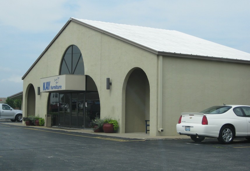 Primary Photo Of 1501 S Hwy 169, Smithville Showroom For Sale