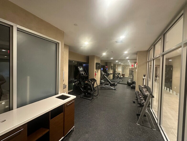 More Photos Of 300 Schermerhorn St, Brooklyn Hotel For Lease