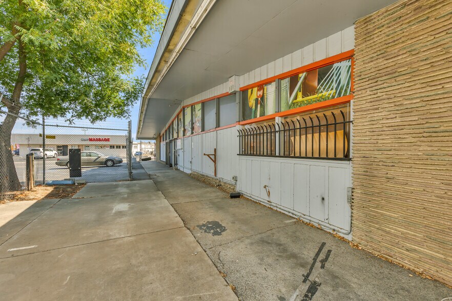 More Photos Of 5303 Freeport Blvd, Sacramento Storefront For Lease