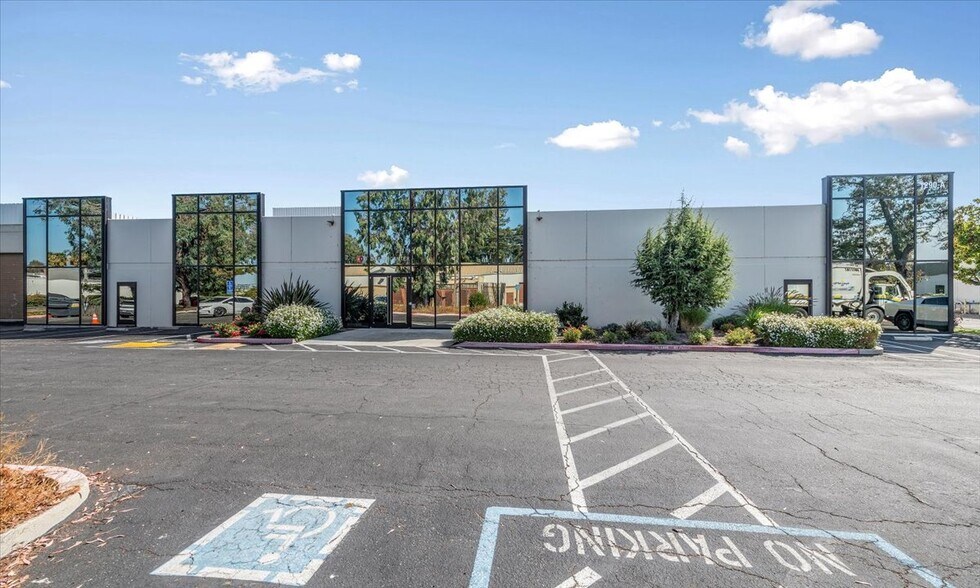 More Photos Of 1290 Reamwood Ave, Sunnyvale Research And Development For Lease