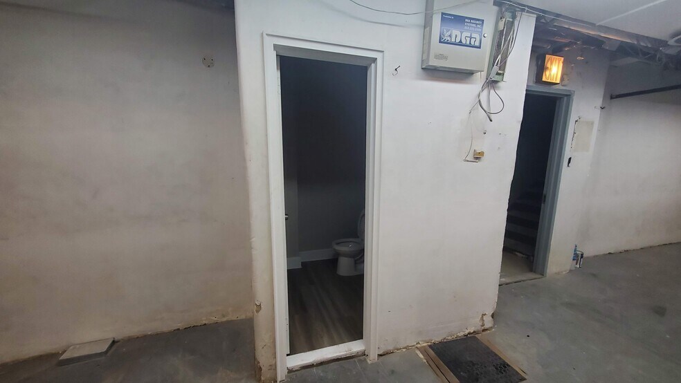 More Photos Of 16 W 37th St, New York Office For Lease