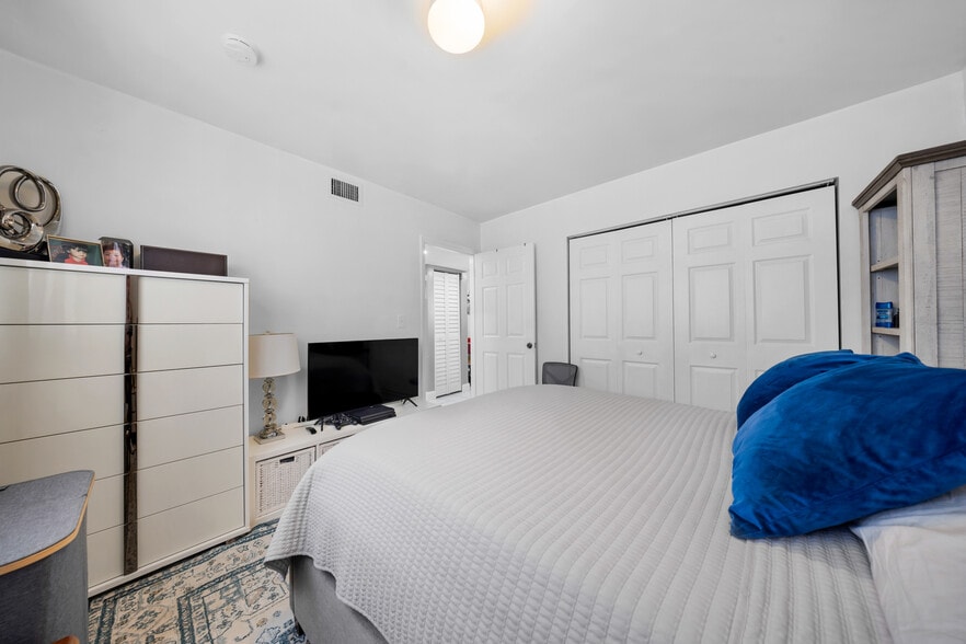 More Photos Of 569 SW 4th St, Miami Apartments For Sale