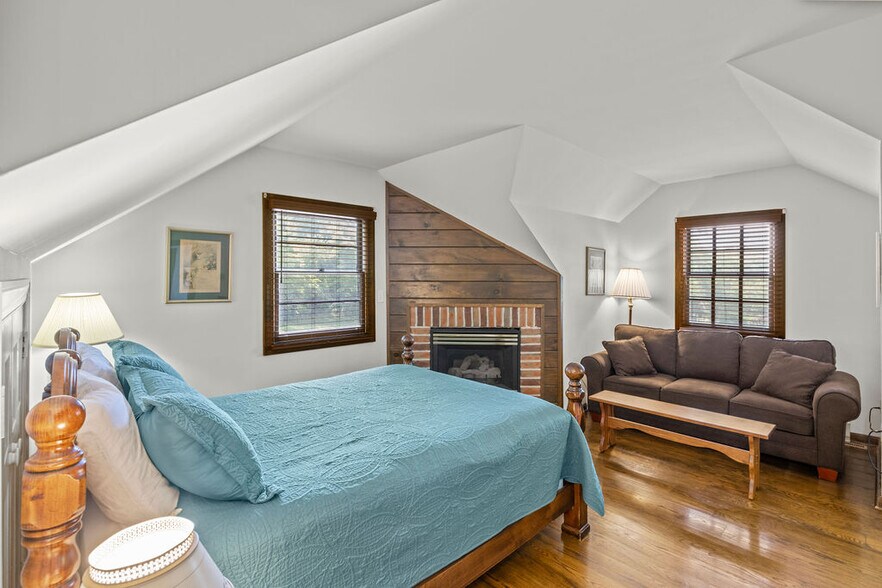 More Photos Of 40 Hospital Rd, Gettysburg Hotel For Sale