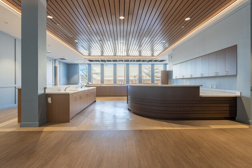 More Photos Of 456 Nelson Rd, New Lenox Freestanding For Lease