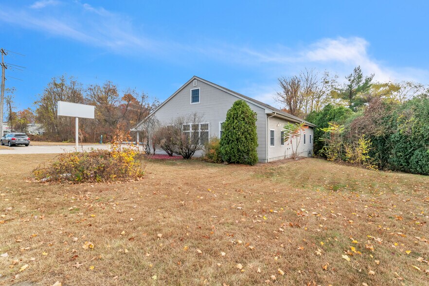 More Photos Of 1361 Memorial Dr, Chicopee Veterinarian Kennel For Lease