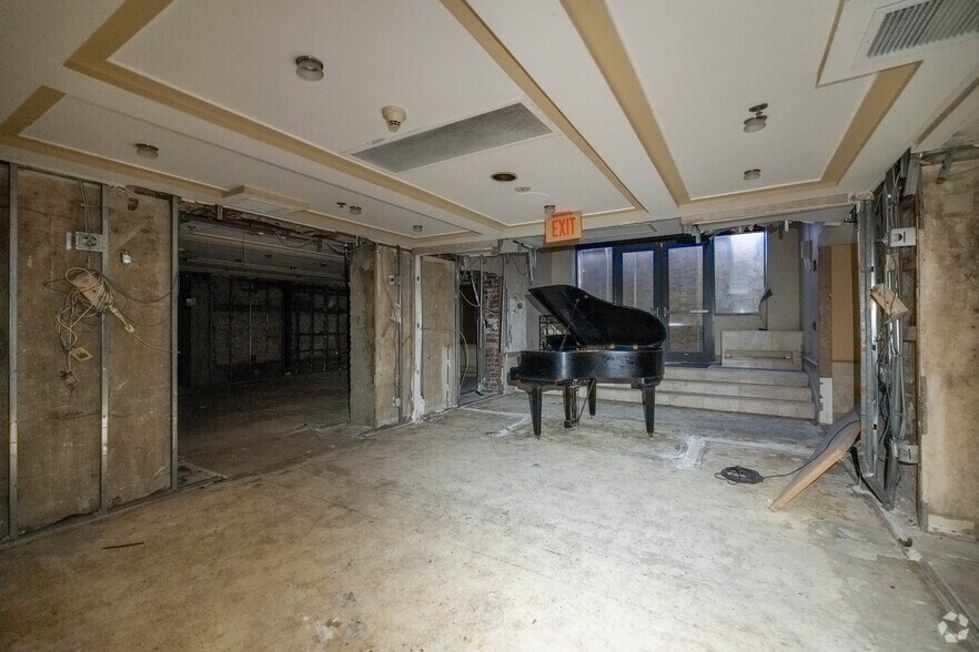 More Photos Of 11 S Ludlow St, Dayton Hotel For Sale