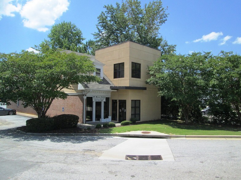 Primary Photo Of 483 Indian Trail Lilburn Rd Nw, Lilburn Medical For Sale