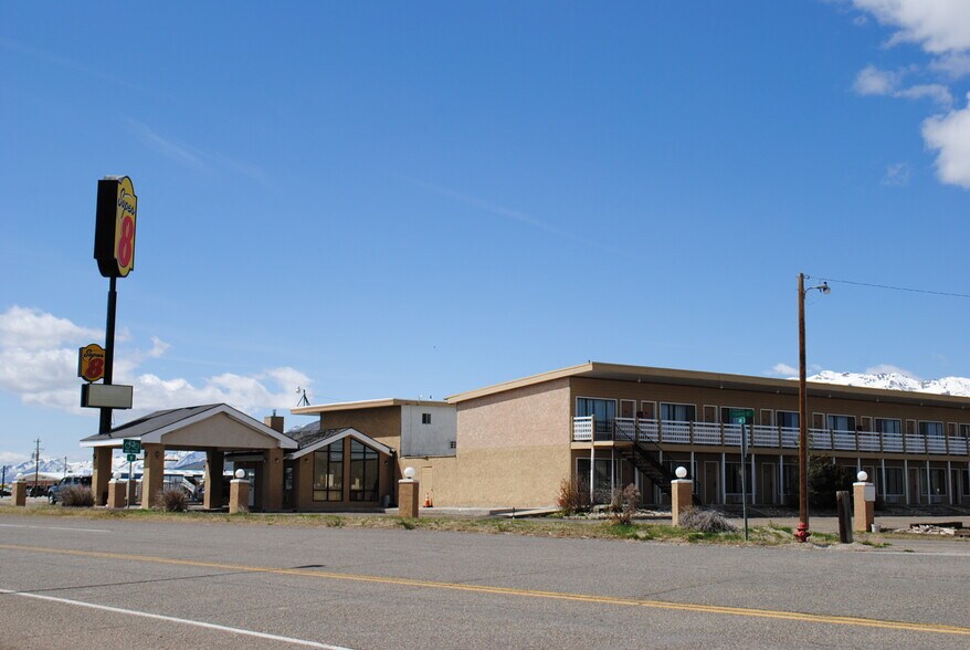 More Photos Of 930 6th St, Wells Hotel For Sale