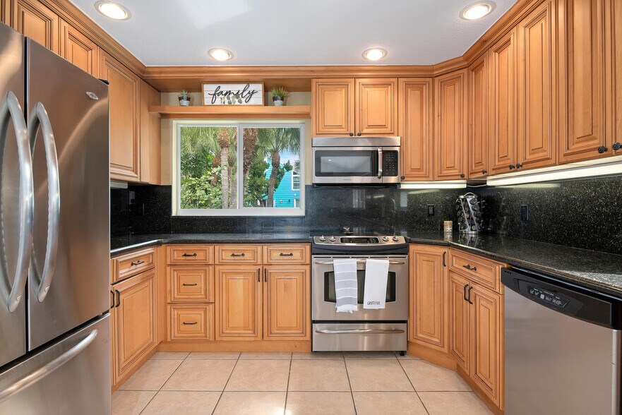 More Photos Of 185 Faubel St, Sarasota Specialty For Sale