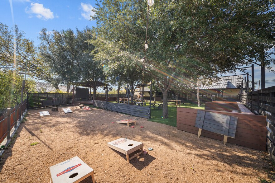 More Photos Of 116 Edward Gary St, San Marcos Restaurant For Lease