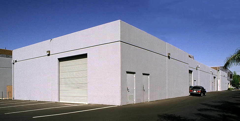 More Photos Of 1574 N Batavia St, Orange Light Manufacturing For Sale
