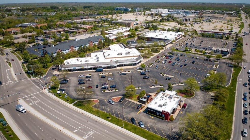 More Photos Of 220-290 Hawthorn Rd, Vernon Hills Unknown For Lease