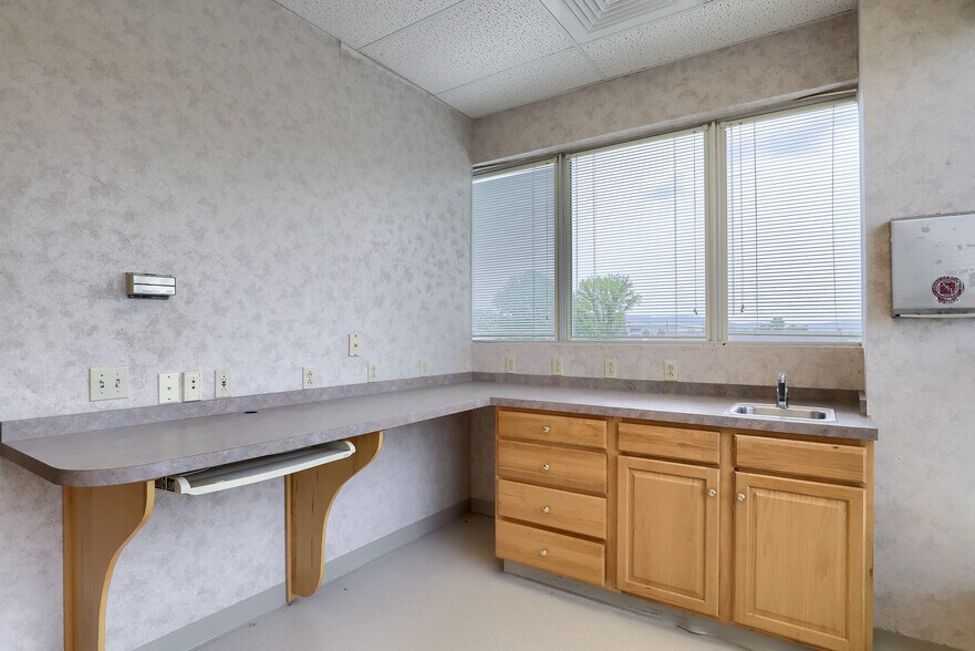 More Photos Of 1991 State Hill Rd, Wyomissing Medical For Lease