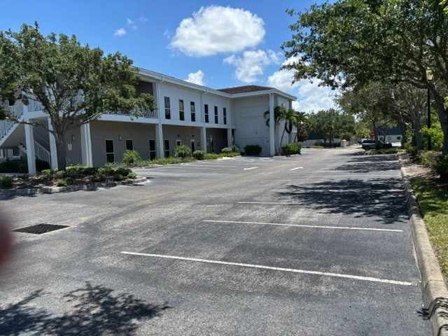 More Photos Of 8221-8249 Vicela Dr, Sarasota Office For Sale
