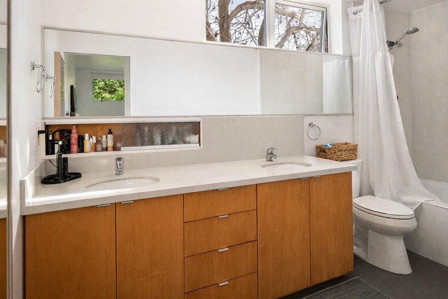 More Photos Of 608 Westminster Ave, Venice Apartments For Sale