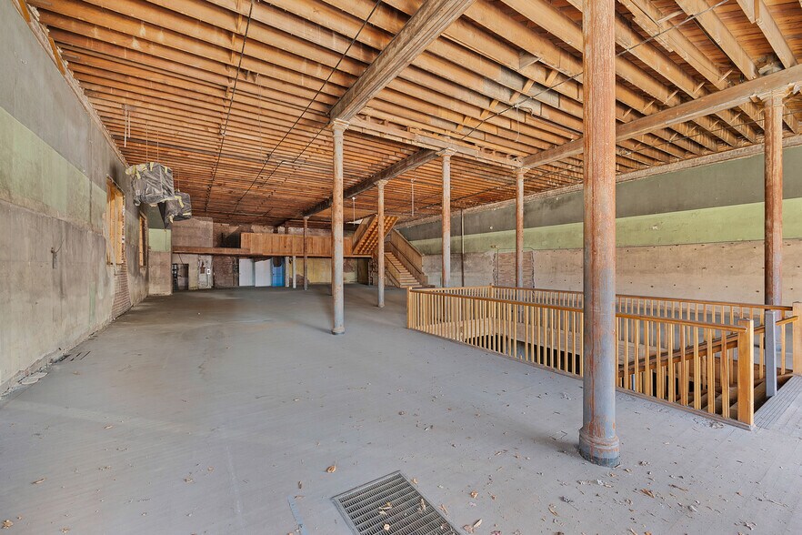 More Photos Of 214-216 N Liberty St, Jackson Storefront Retail Office For Lease