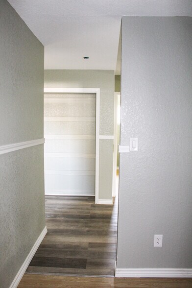 More Photos Of 620 Brazosport Blvd N, Clute Flex For Lease