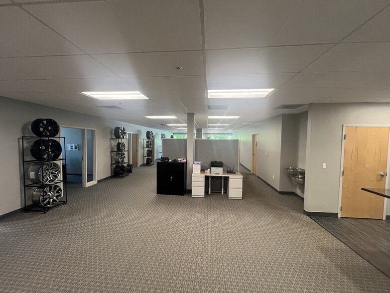 More Photos Of 45525 Grand River Ave, Novi Office For Lease