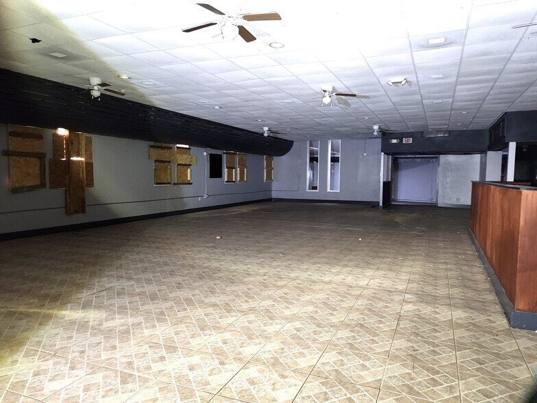 More Photos Of 3653 Victory Dr, Columbus Restaurant For Sale