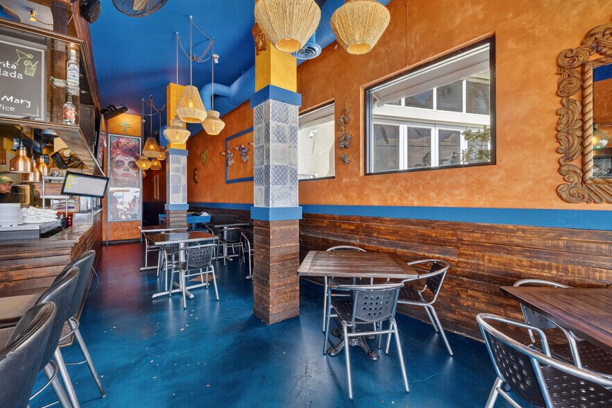 More Photos Of 917 N Fort Lauderdale Beach Blvd, Fort Lauderdale Storefront For Sale