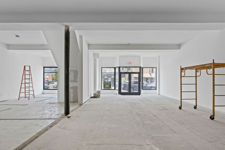 More Photos Of 214-218 Main St, Johnson City Storefront For Lease