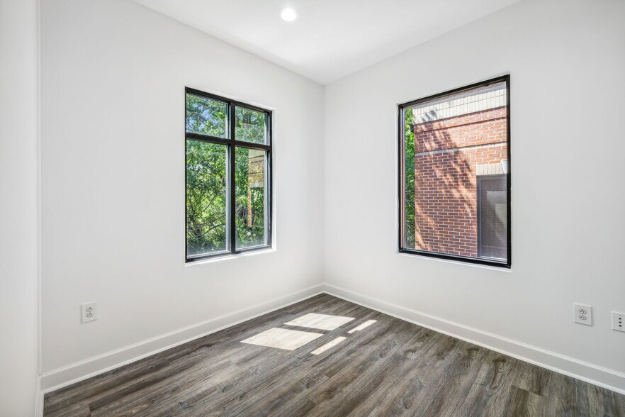 More Photos Of 106 Mission Ct, Franklin Office For Sale
