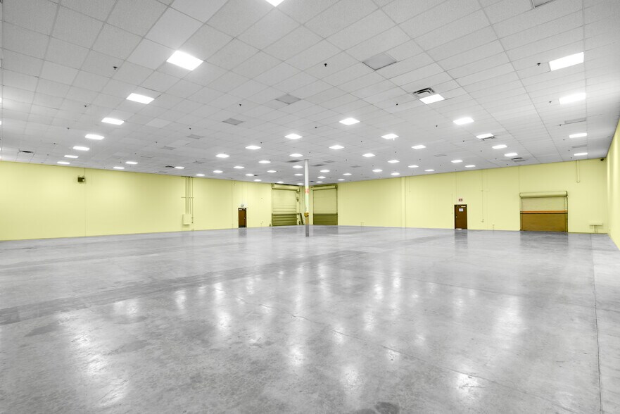 More Photos Of 2189 Eastman Ave, Ventura Manufacturing For Lease