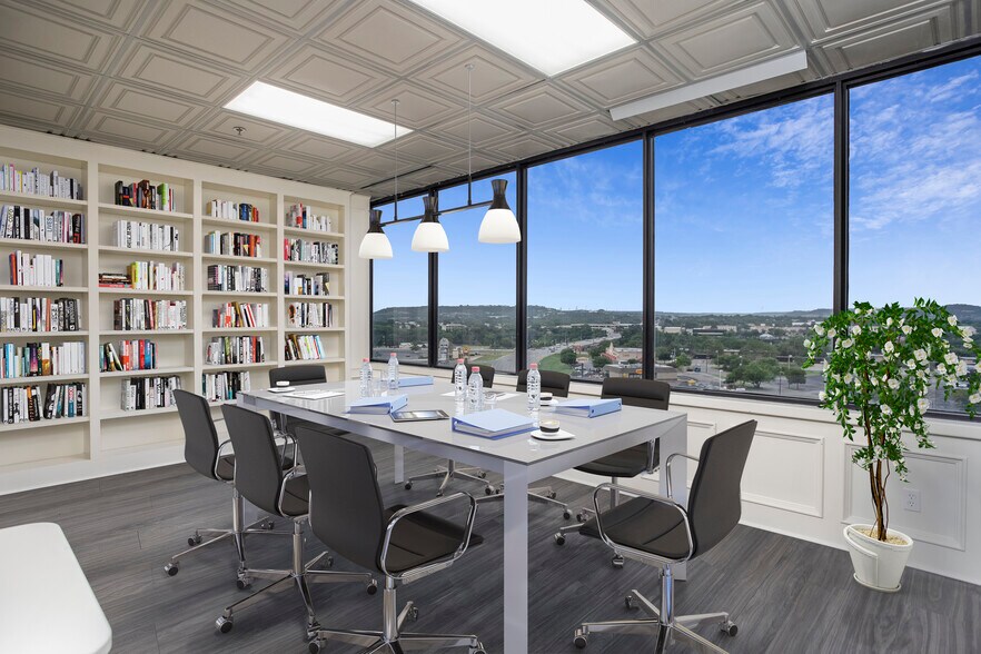 More Photos Of 222 S Sidney Baker St, Kerrville Office For Lease