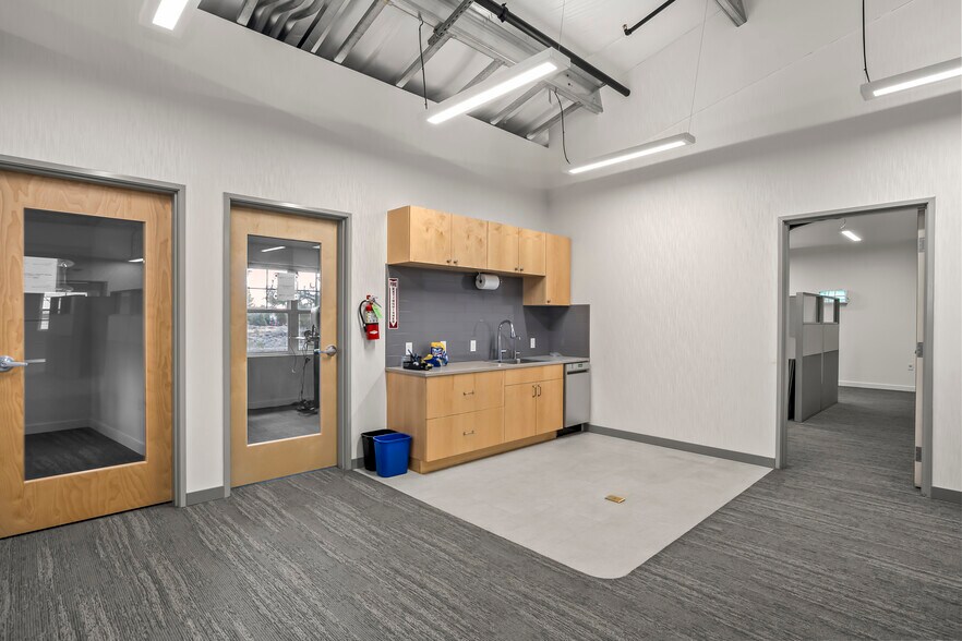 More Photos Of 275 W Lundgren Mill Dr, Sisters Manufacturing For Lease