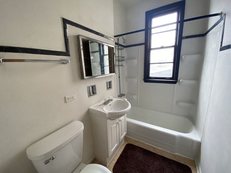 More Photos Of 4411 W Walton St, Chicago Apartments For Sale