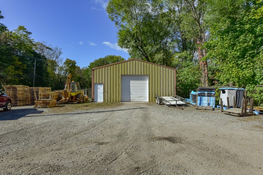 More Photos Of 77 N Market St, Nanticoke Distribution For Lease