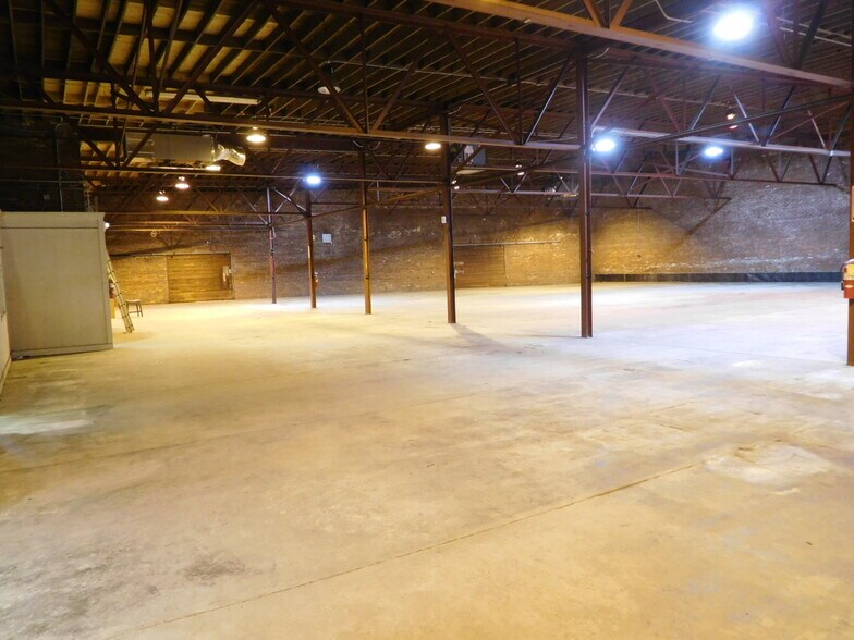 More Photos Of 520 Maple St, Gainesville Warehouse For Lease