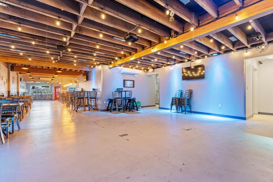 More Photos Of 1330 NE Highway 101, Lincoln City Restaurant For Sale