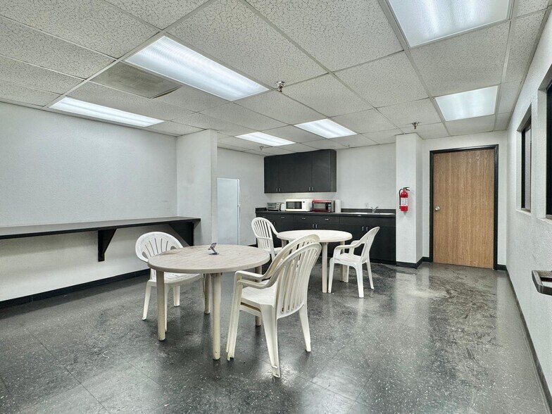 More Photos Of 1005 E Orangethorpe Ave, Anaheim Warehouse For Sale