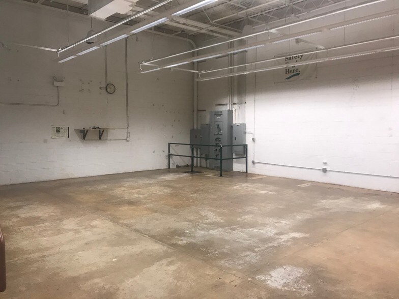 More Photos Of 5834 W Howard St, Skokie Warehouse For Sale