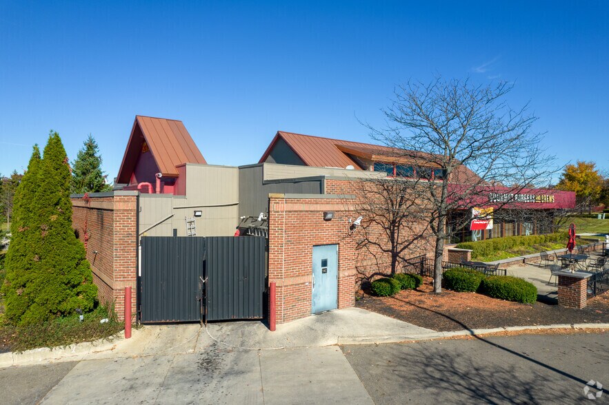 More Photos Of 3977 Morse Crossing, Columbus Restaurant For Sale