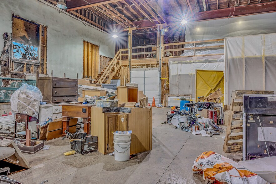 More Photos Of 531 George St, Throop Industrial For Sale