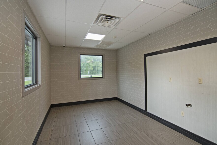 More Photos Of 1931 Alta Dr, Alderson General Retail For Sale