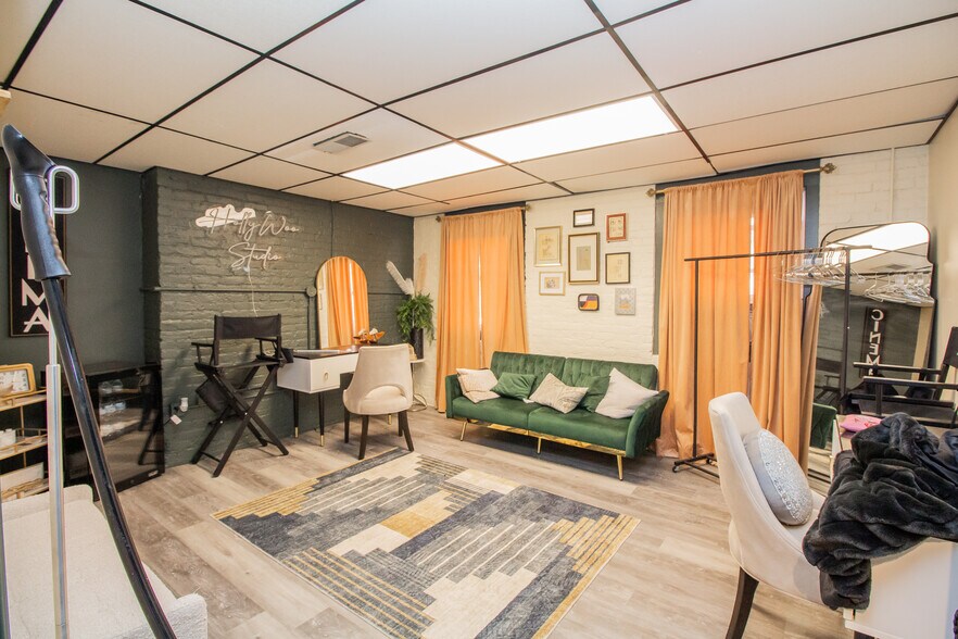 More Photos Of 21-69 S Main St, Leicester Service For Sale