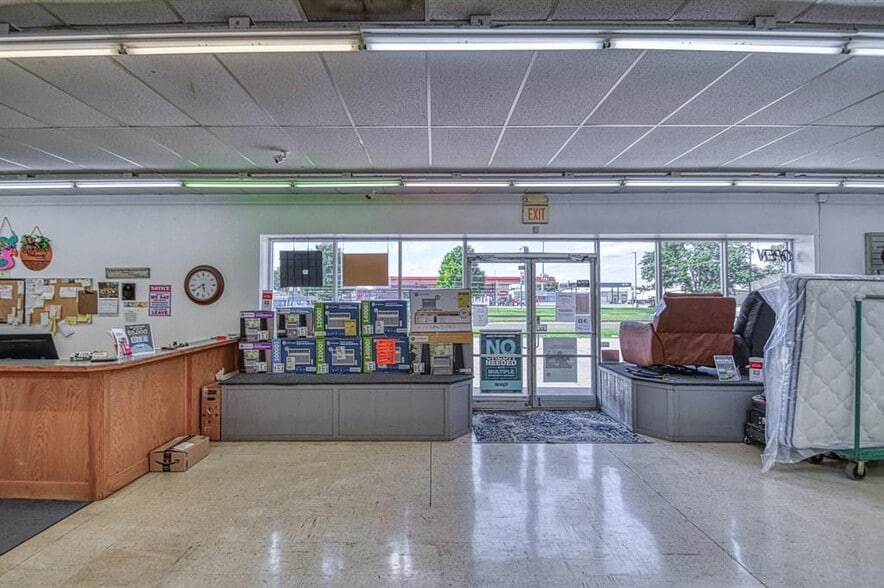 More Photos Of 102 E Central Blvd, Anadarko Freestanding For Sale