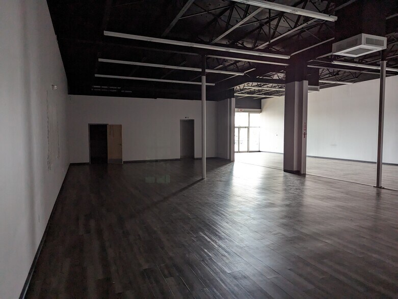 More Photos Of 601 N West St, Wichita Storefront For Lease