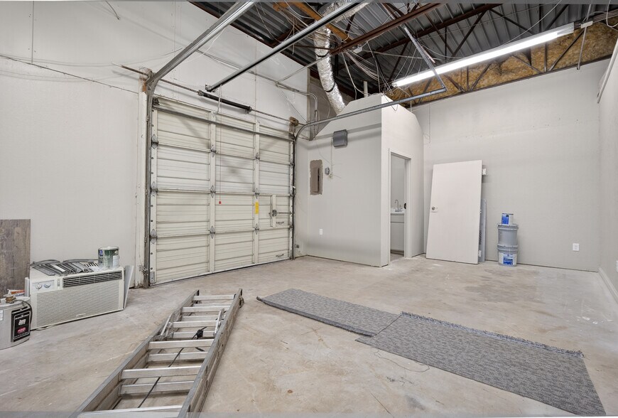 More Photos Of 800 W Rock Creek Rd, Norman Office For Lease