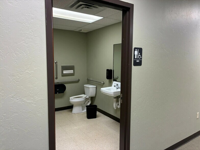 More Photos Of 9210 S Western Ave, Oklahoma City Office For Lease