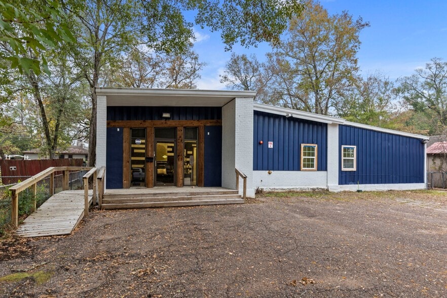 More Photos Of 1102 Callahan Ave, Conroe Office For Sale