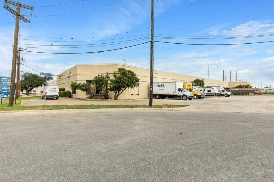 More Photos Of 5008-5030 Service Center Dr, San Antonio Unknown For Lease