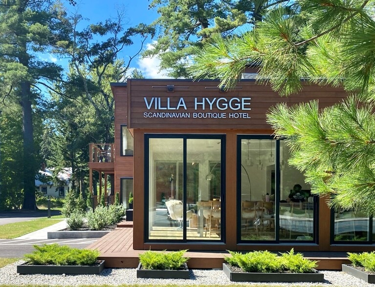 Primary Photo Of 2906 White Mountain Hwy, North Conway Hotel For Sale