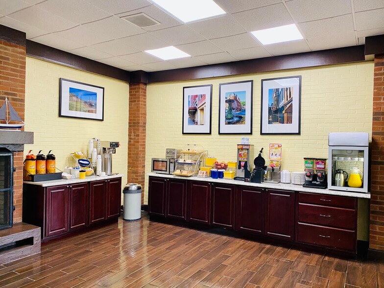 More Photos Of 484 Moody Dr, Maysville Hotel For Sale