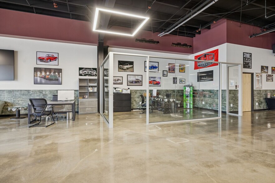 More Photos Of 702 Woodland St, Columbia Showroom For Sale