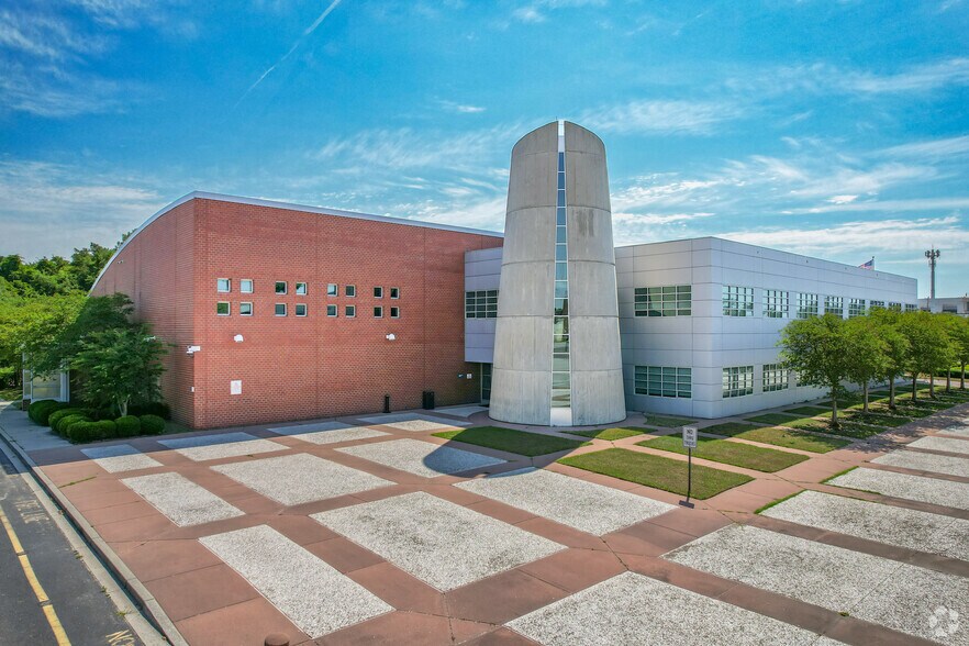 Primary Photo Of 1142 Morrison Dr, Charleston Lodge Meeting Hall For Lease